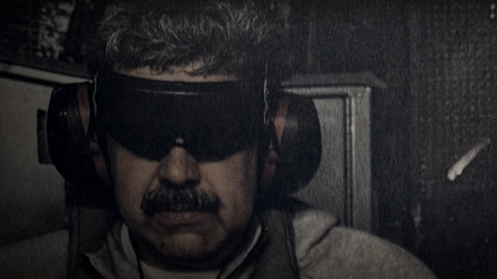 Preso con los ojos vendados y audífonos de aislamiento — privación sensorial denunciada en El Rodeo I, Venezuela